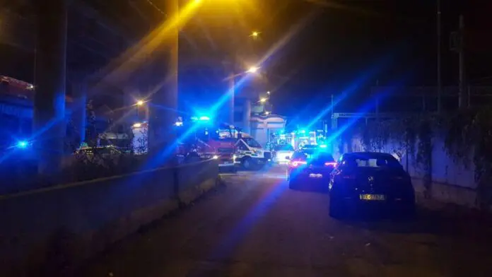 Venezia, autobus cade da cavalcavia a Mestre