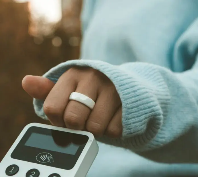 Intesa Sanpaolo e Mastercard con Tapster, arriva il nuovo payment ring