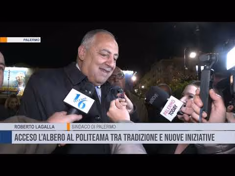 Acceso l'albero di Natale a Palermo