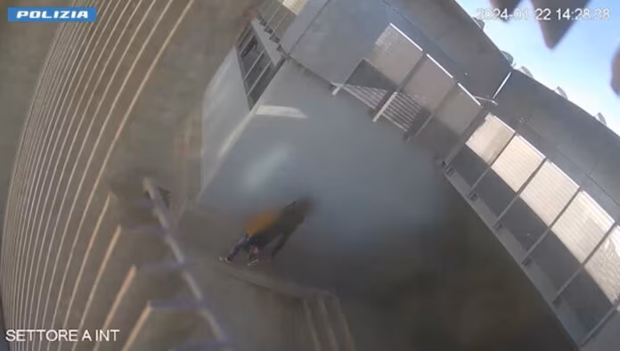 Migranti, incendi al Cpr di Milo