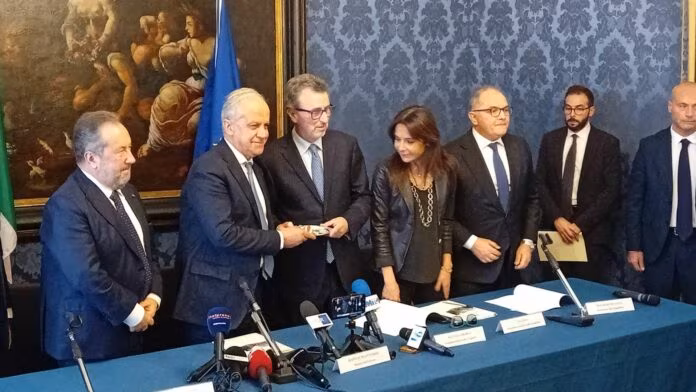 Piantedosi in Prefettura a Palermo, consegnato bene confiscato alla mafia