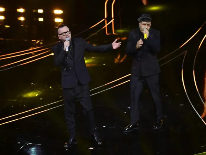 Sanremo, Geolier vince la serata delle cover