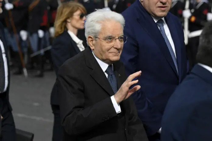 Unità Nazionale, Mattarella “Istituzioni sono chiamate a dare esempio”