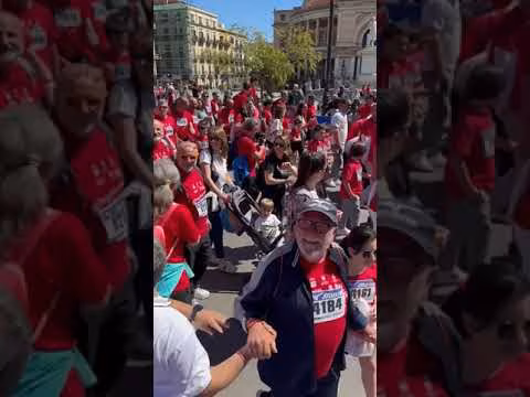 A Palermo si corre la "StraPapà": Migliaia di partecipanti alla corsa di genitori e figli