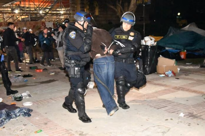 Usa, decine di arresti al Campus Ucla