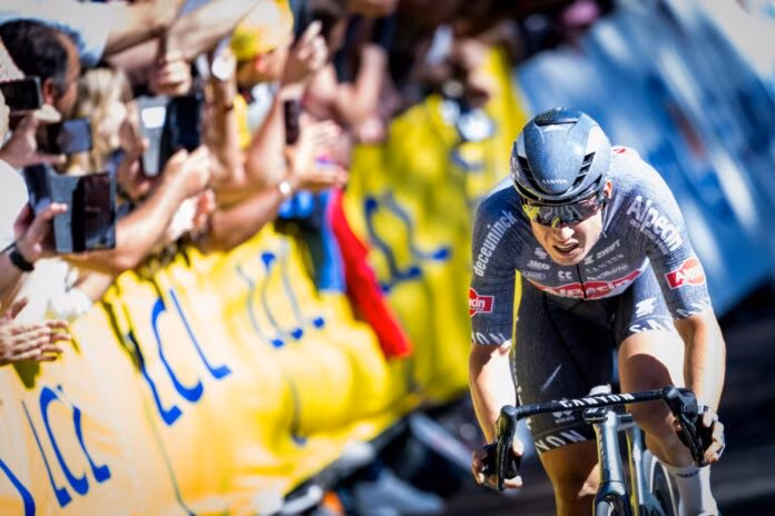 Al Tour 10^ tappa a Philipsen, Pogacar resta leader