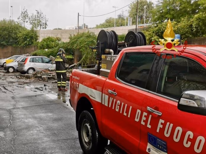 Danni e disagi per il maltempo nel Catanese, Vigili del fuoco al lavoro senza sosta