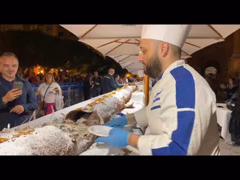 Il Cannolo più lungo del Mondo, a Palermo il cannolo da record è lungo 30 metri 🤩