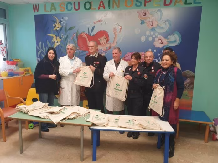 Doni dei Carabinieri ai bimbi ricoverati al Garibaldi Nesima di Catania