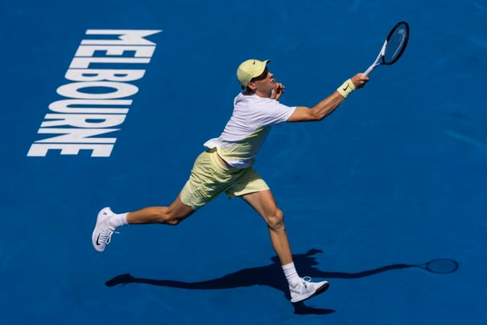 Sinner soffre un set ma avanza a Melbourne