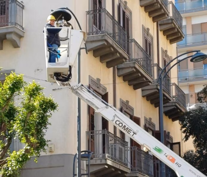 Illuminazione a Palermo, Amg riavvia l’attività di sostituzione delle lampade