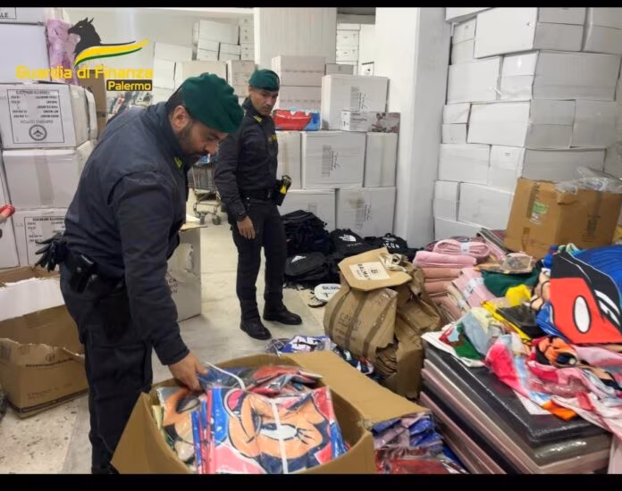 Palermo, pubblicizzavano abbigliamento e accessori contraffatti sui social e poi li vendevano nei negozi