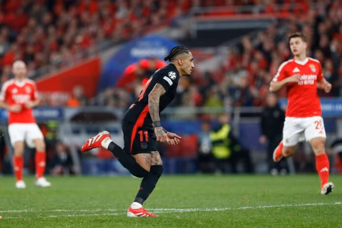 Il Barça passa in casa del Benfica, decide Raphinha