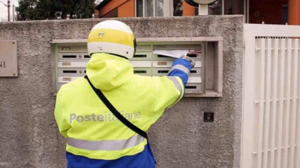 Postino (foto poterealpopolo.org) - mediaoneonline.it