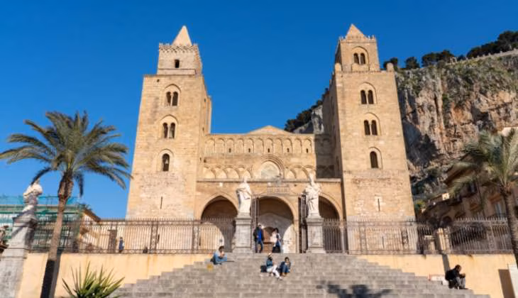La Cattedrale della cittadina palermitana (foto visitcefalu) - mediaoneonline.it