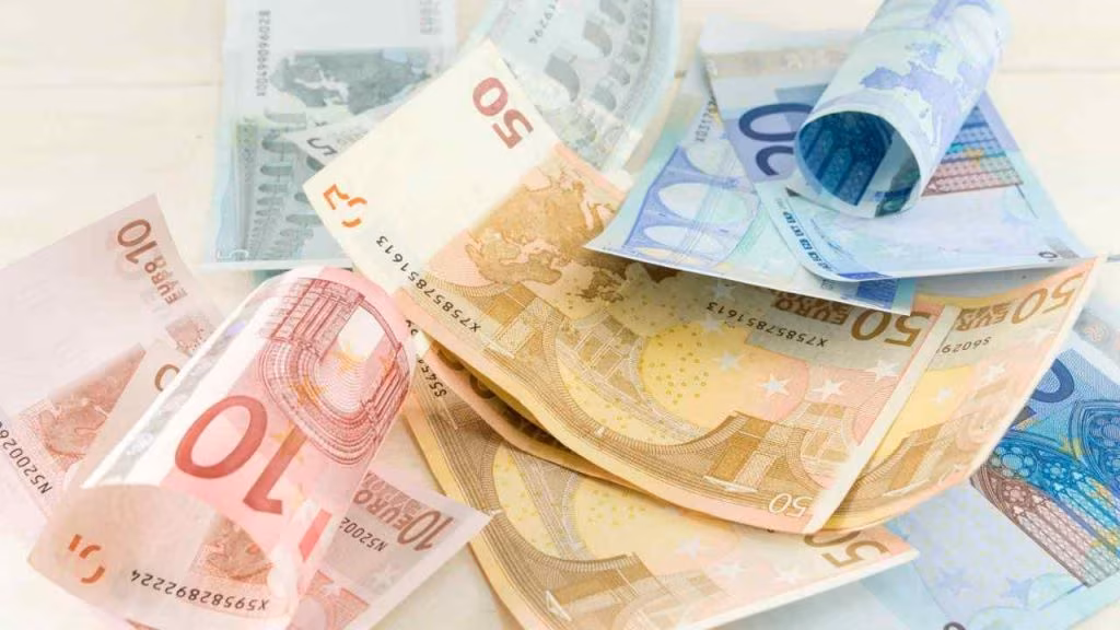 Soldi tasse (foto tg24.sky.it) - mediaoneonline.it