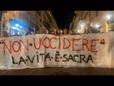 Fiaccolata a Palermo in risposta alla strage di Monreale "Non uccidere, la vita è sacra"
