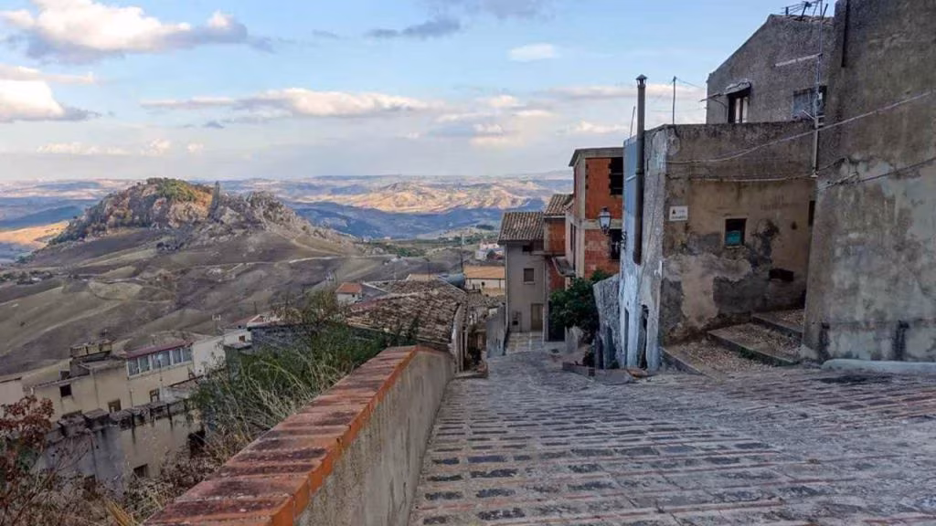 La spettacolare vista dal paesino (foto siciliafan) - mediaoneonline.it