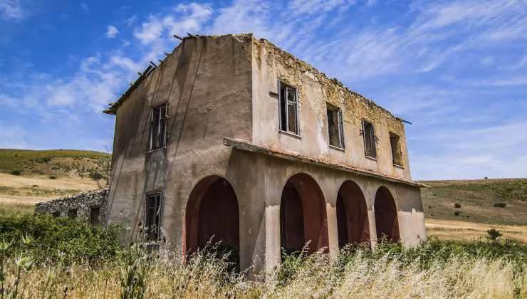 Il borgo abbandonato (foto viva.it) - teleone.it