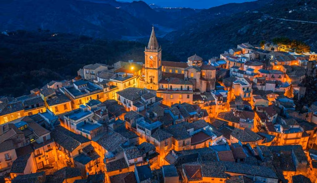 la cittadina messinese (foto 101-zone) - mediaoneonline.it