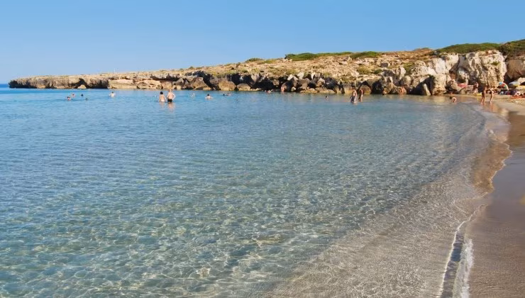 la spiaggetta di Calamosche (foto italpress) - mediaoneonline.it