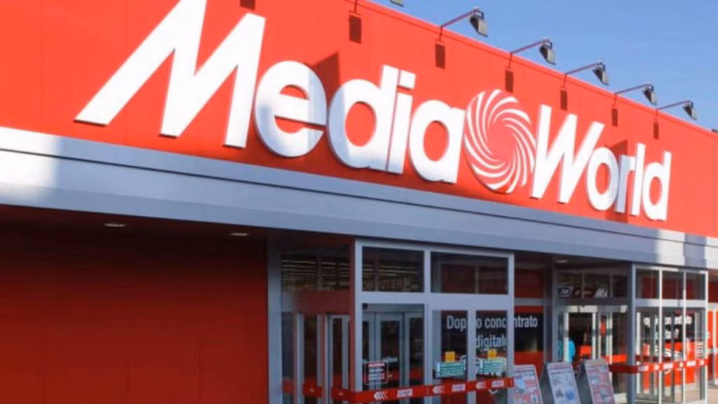 mediaworld insegna esterna (foto mediaworld) - mediaoneonline.it