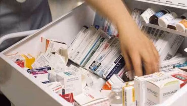 ritiro farmaco (foto ilmessaggero) - mediaoneonline.it
