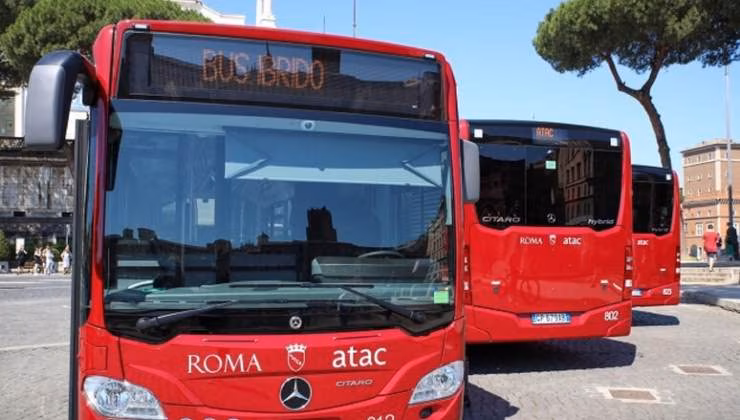 bus in città (foto ansa.it) mediaoneonline.it