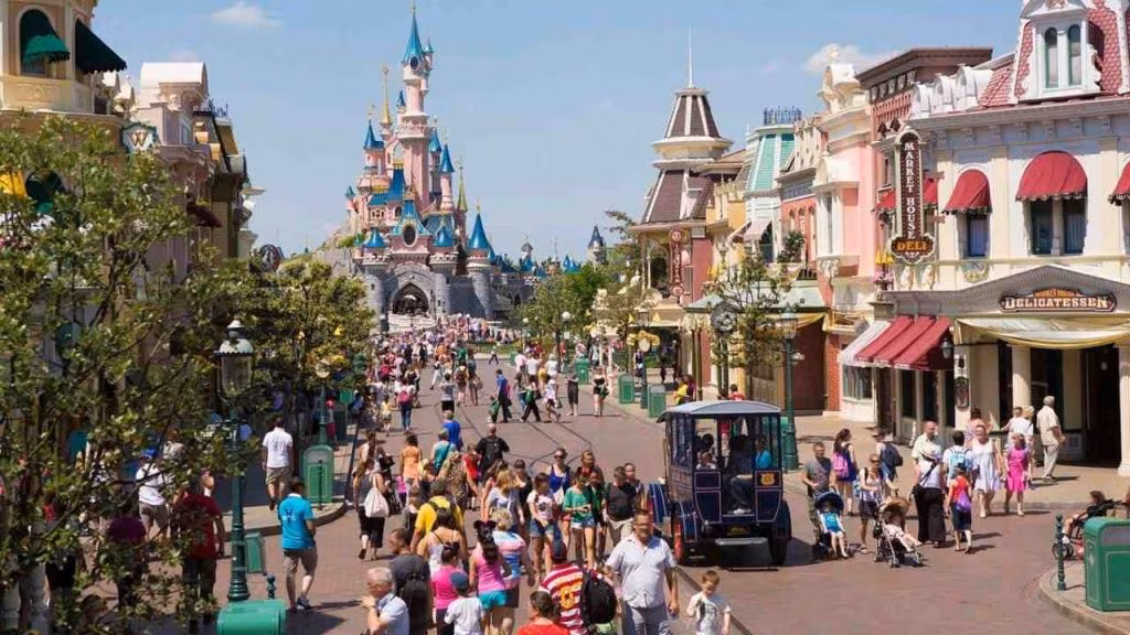 disneyland paris (foto IG disneyland) - mediaoneonline.it