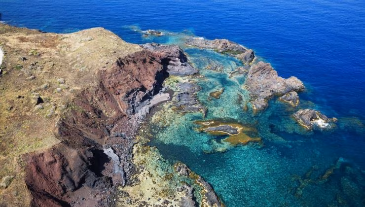 faraglioni dell'isoletta siciliana (foto ciaomag) - mediaoneonline.it