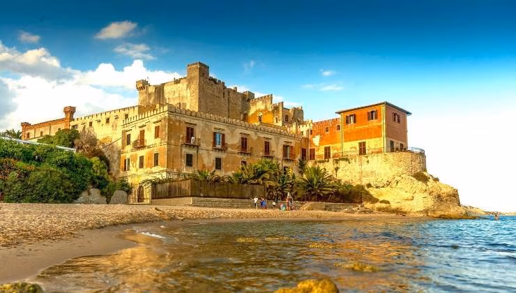 la spiaggetta nel paesino nisseno (foto tripadvisor) - mediaoneonline.it