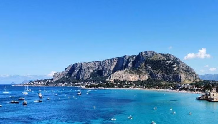 zona dietro la spiaggia palermitana (foto booking) - mediaoneonline.it