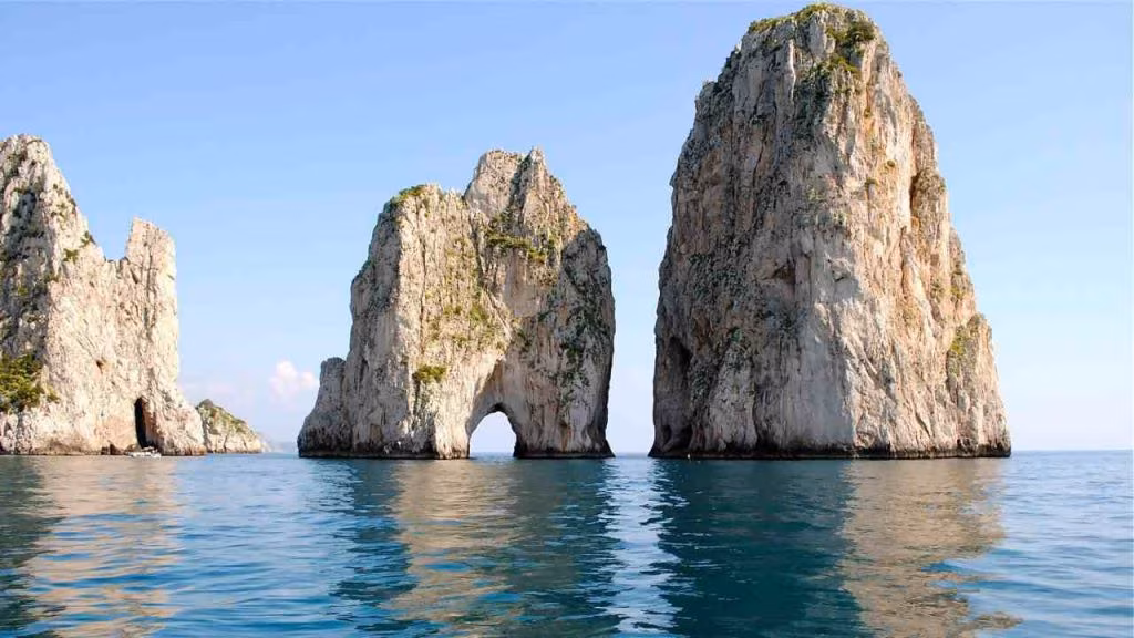 capri faraglioni (foto tripadvisor) - mediaoneonline.it