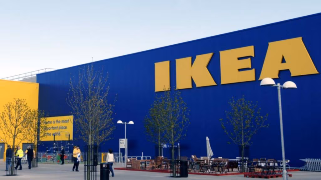 Ikea negozio insegna esterna (foto ikea) - mediaoneonline.it