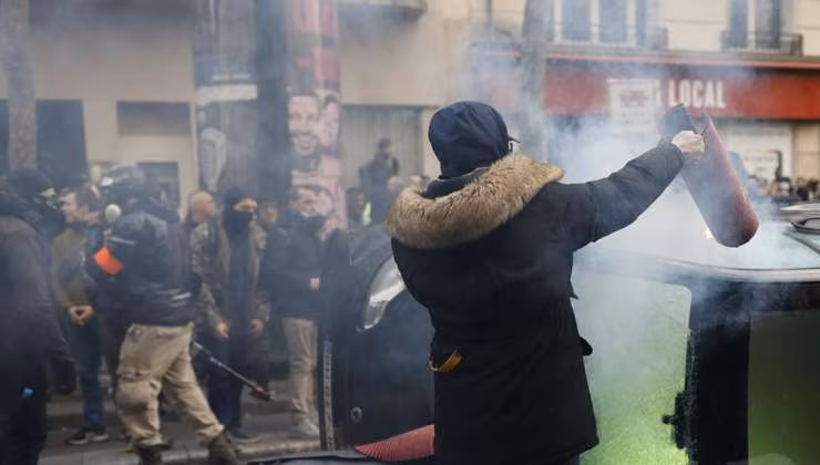 disordini Parigi - screenshot youtube - mediaoneonline.it