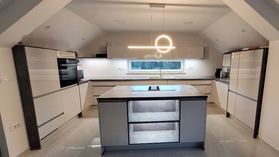 DOMLES POHIŠTVO - Kuhinje po meri, masivne jedilnice Murales, BTC City