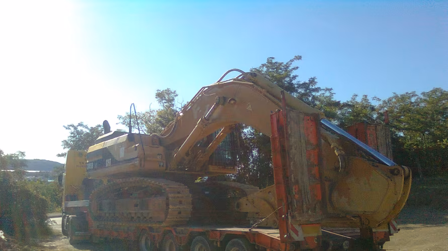 NUDIMO VRHUNSKE STORITVE AVTOPREVOZNIŠTVA TER GRADBENE MEHANIZACIJE