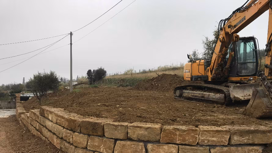 NUDIMO VRHUNSKE STORITVE AVTOPREVOZNIŠTVA TER GRADBENE MEHANIZACIJE