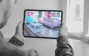 Od QR kod do AR vsebin: Kako povezati offline in online uporabniško izkušnjo