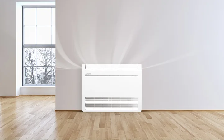 Talna klimatska naprava pod velikim oknom v dnevnem prostoru