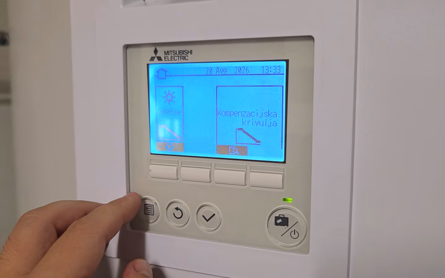 Krmilnik Mitsubishi Electric z nastavitvijo kompenzacijske krivulje