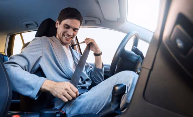 Cinture di sicurezza allacciate