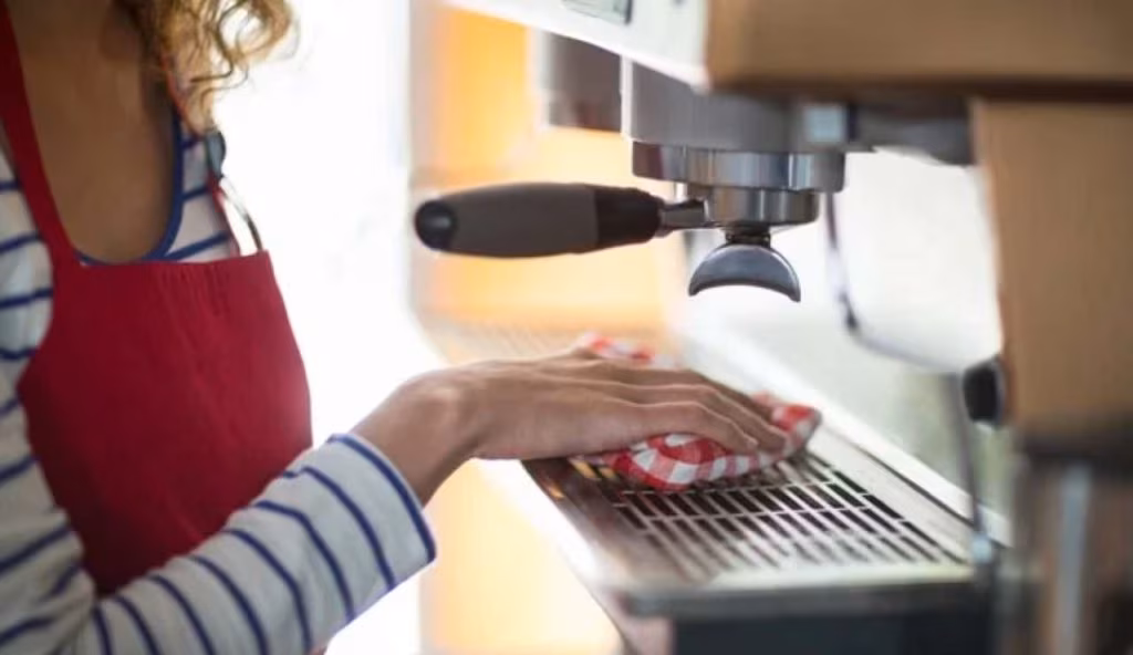 Pulire macchina caffè spendere prodotti chimici