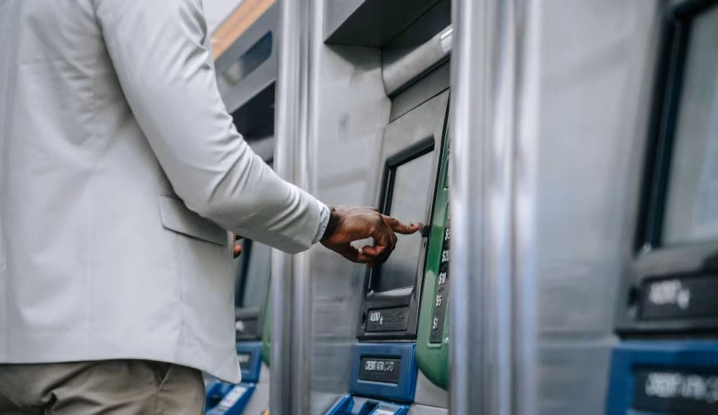 Ecco come prelevare al bancomat
