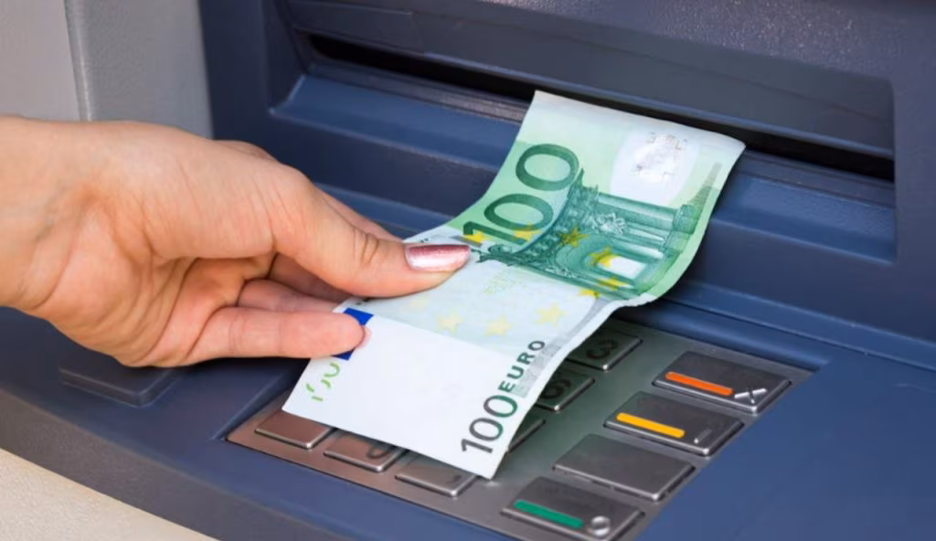 Illustrazione di un prelievo (Canva FOTO) - systemscue.it
