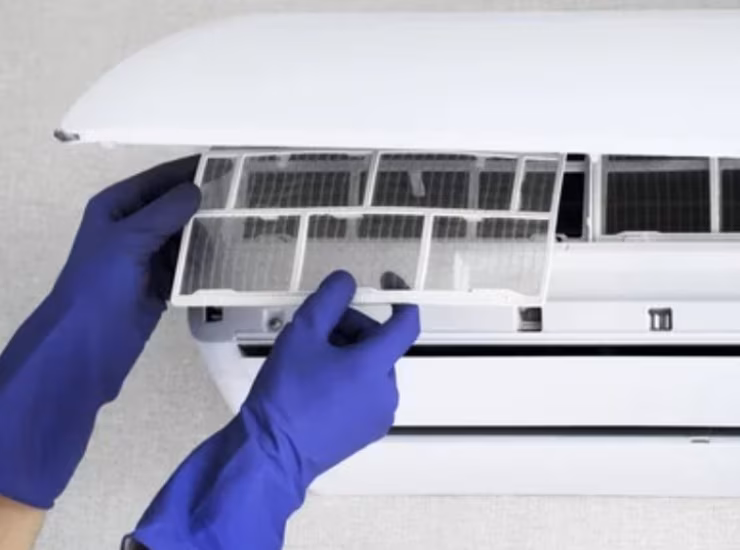 Pulizia del condizionatore (Depositphotos foto) - www.systemcue.it