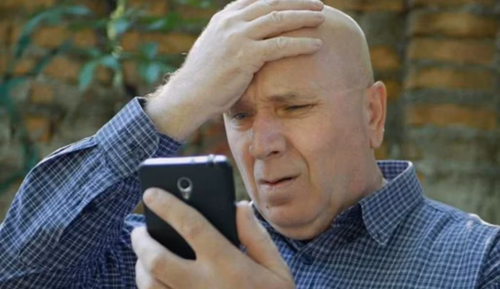 Truffa con sms (Depositphotos foto) - www.systemcue.it