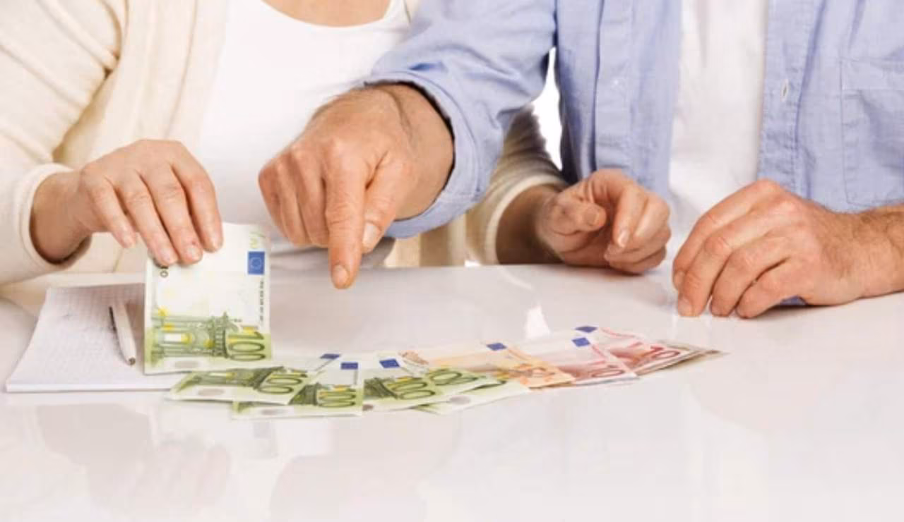 Coppia e soldi (Depositphotos foto) - www.systemcue.it