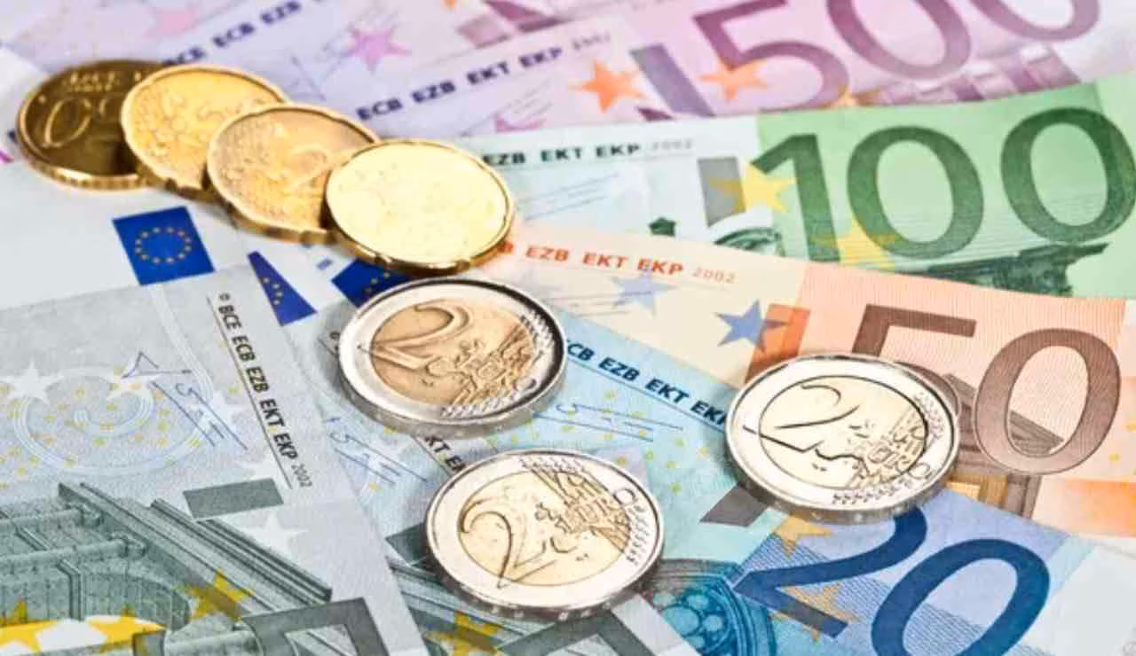 Monete e banconote (Depositphotos foto) - www.systemcue.it