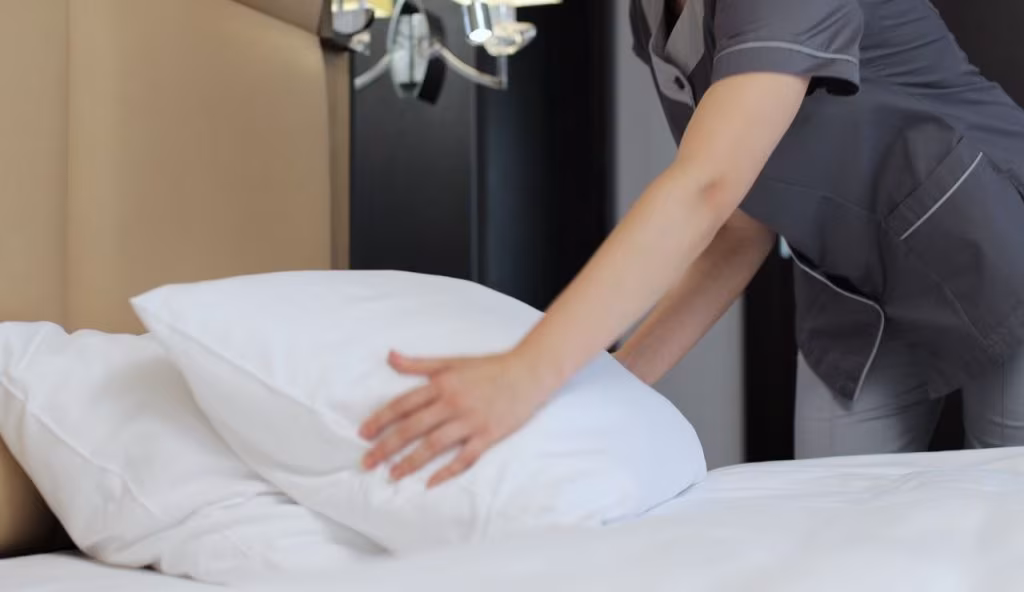 Pulizia camera hotel